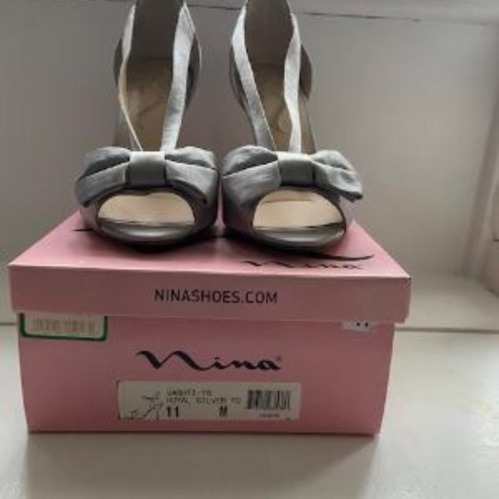 Nina Gray pumps